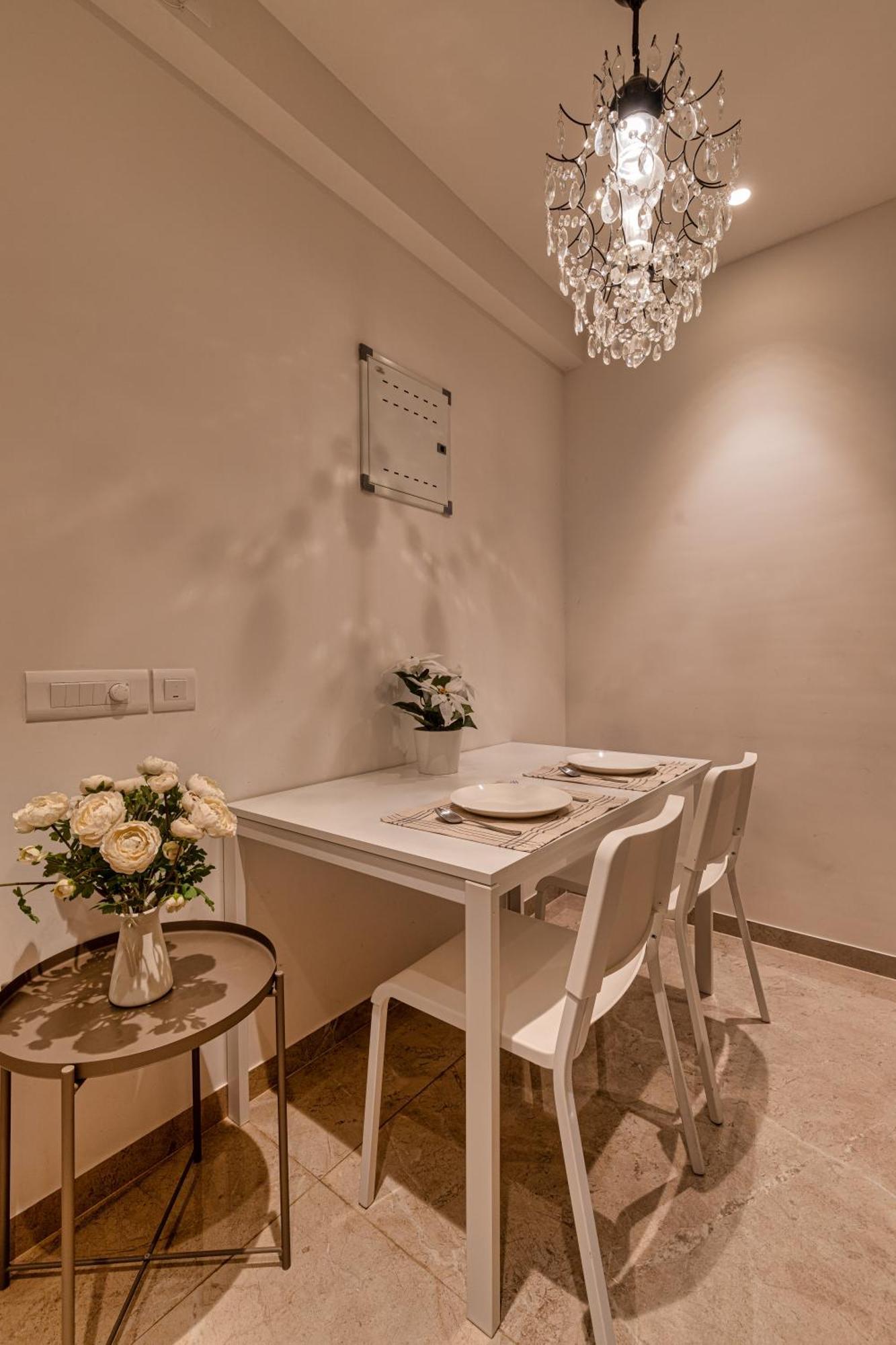 Entire One Bedroom - Hiranandani Gardens, Powai Apartemen Mumbai