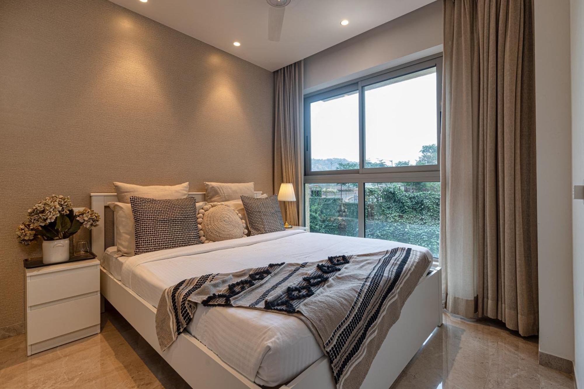 Entire One Bedroom - Hiranandani Gardens, Powai Apartemen *